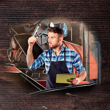 joven técnico comprobando la calidad del producto