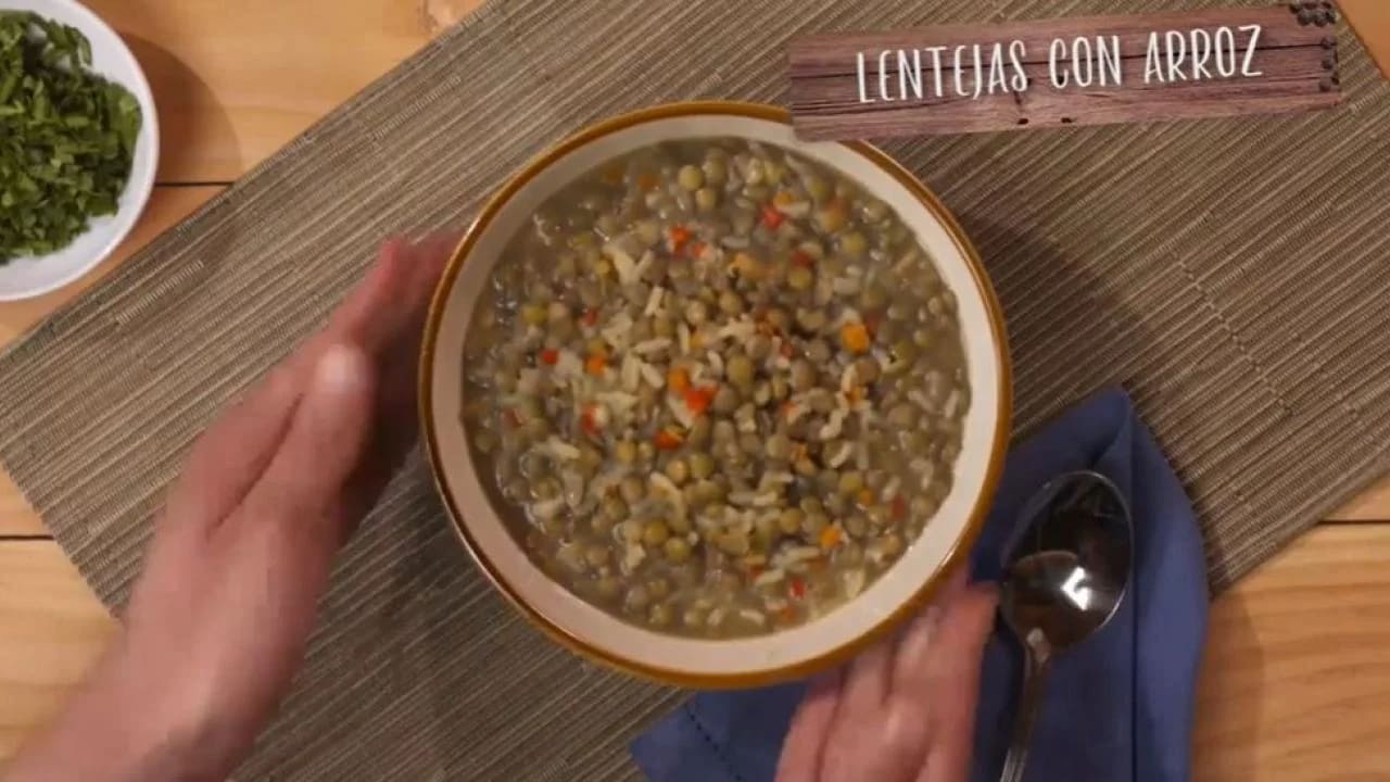 Miniatura de video receta Lentejas con arroz y sazonadores MAGGI®