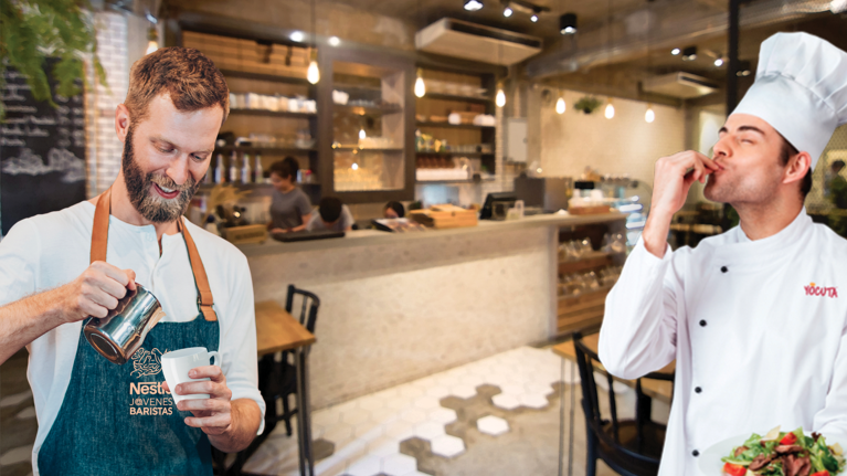 joven barista haciendo arte latte junto a un chef en una confitería