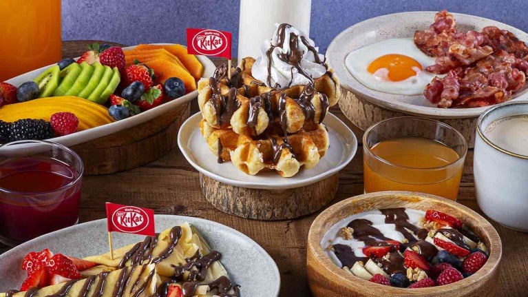 Ideas para brunch con fruta, pancakes, crepes, panes, cereales elaborados con chocolates KITKAT®