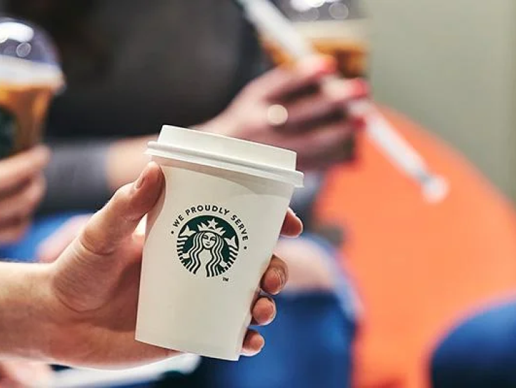 Clientes de Starbucks ya pueden usar sus propios vasos para hacer pedidos  por teléfono y autoservicio