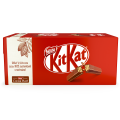 Caja de Kit Kat de chocolate con galleta de la marca Nestlé, hecho con cacao 100% sostenible 