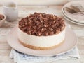 Sobre un plato, un Cheesecake con chocolate SUBLIME® y Leche Condensada NESTLÉ®