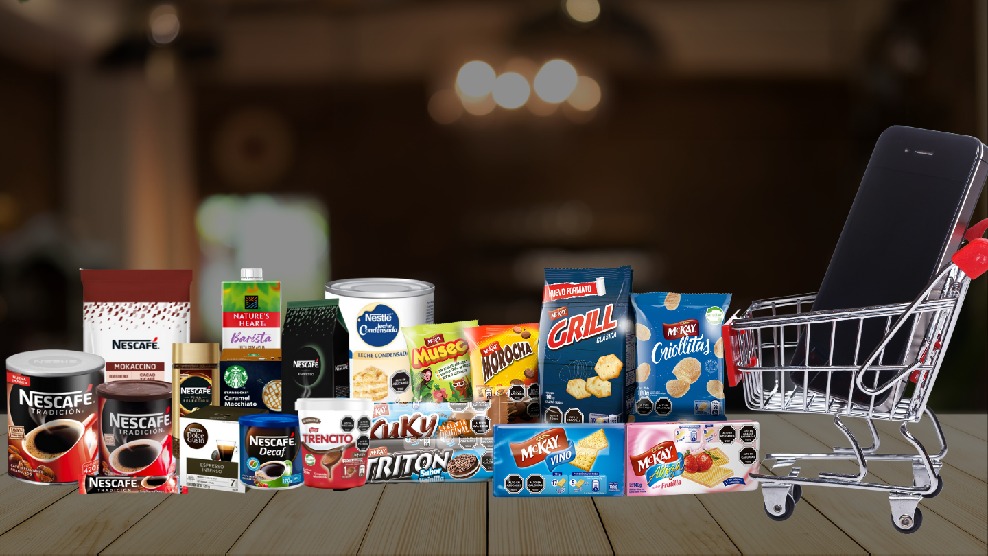 Vartiedad de productos Nestlé junto a un smartphone dentro de un mini carrito de supermercado